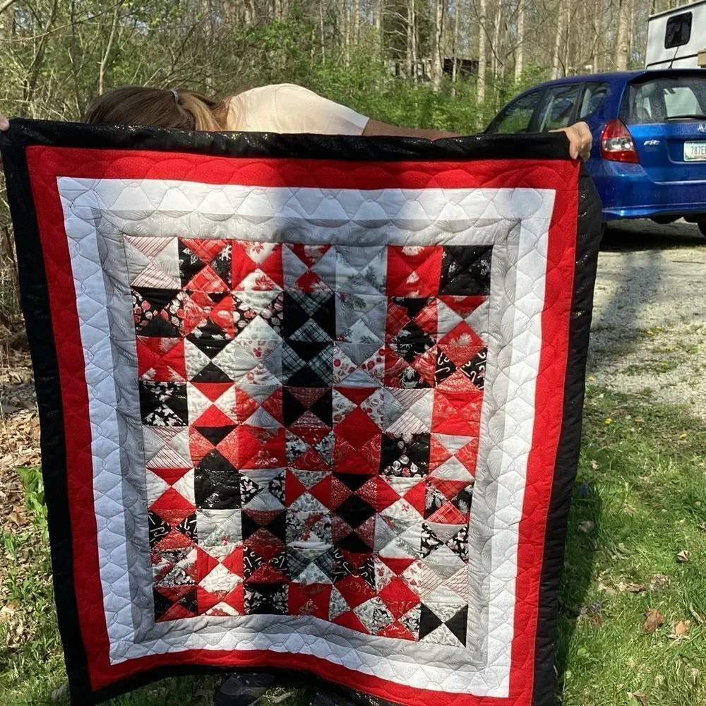 NWT Sparkling Christmas Quilt with Four Borders